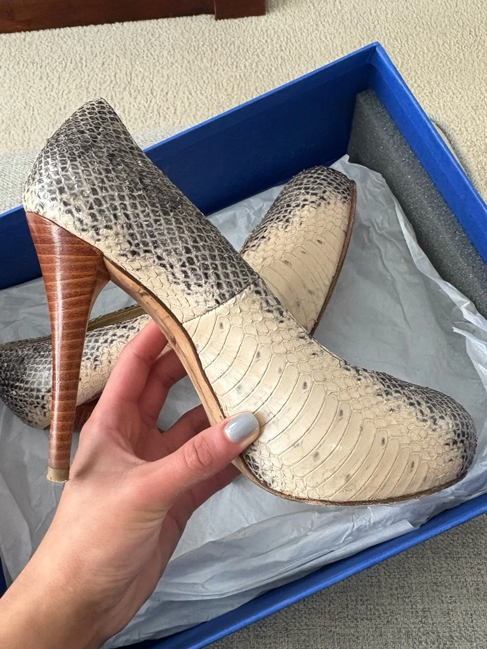 Stuart Weitzman Snakeskin Leather Platform Pumps Wood Heel Size 6